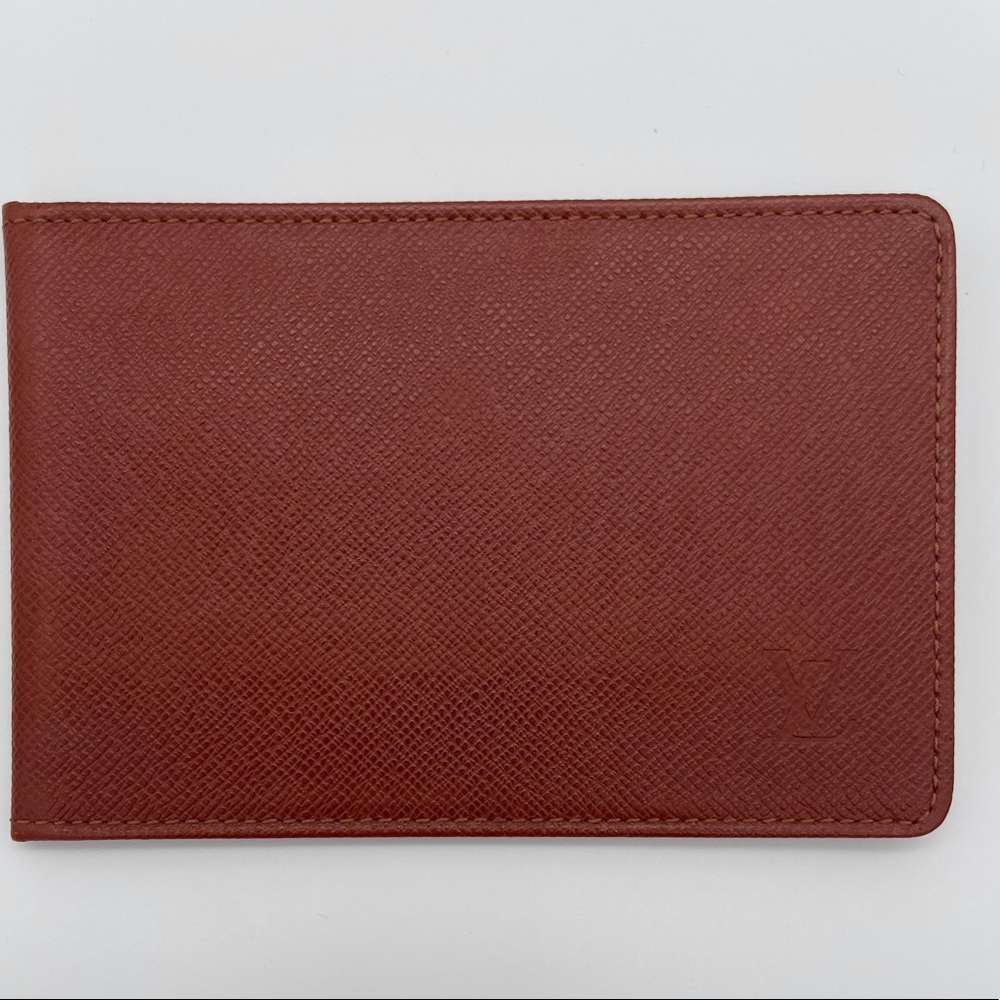 lv id holder